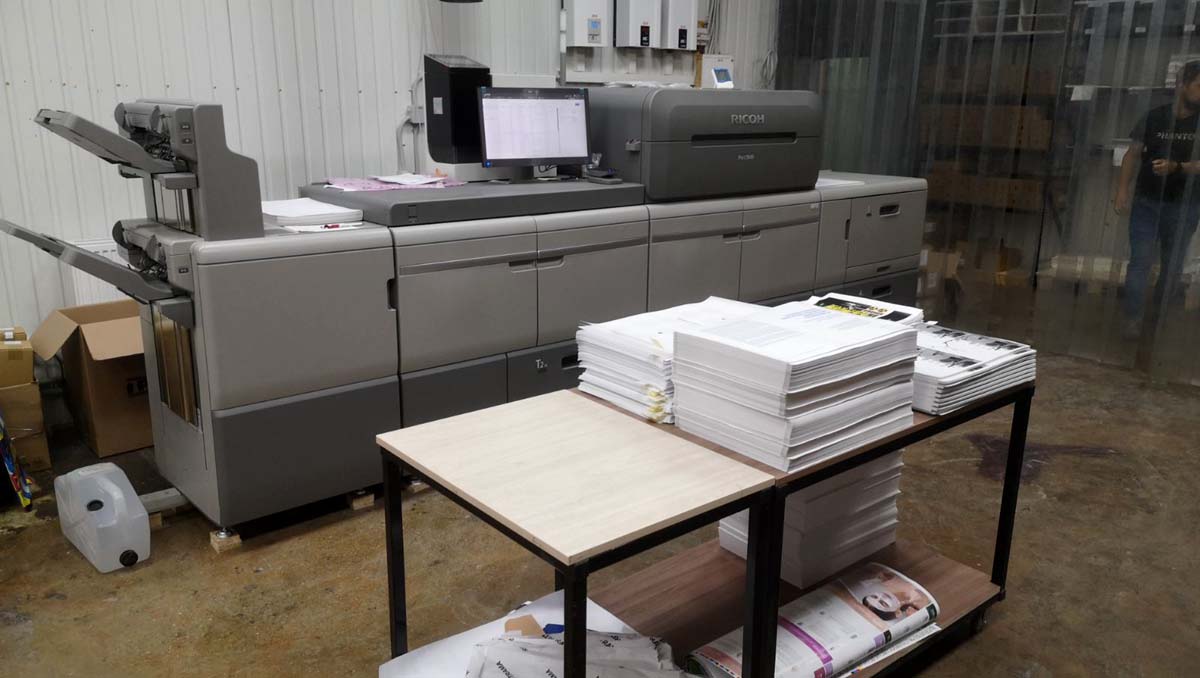 Київська друкарня «Глянець» нарощує цифрове виробництво, придбавши найкрутішу повноколірну ЦДМ Ricoh Pro C9500 з топовим контролером та модулем підвищення швидкості до 135 сторінок за хвилину! Київська друкарня «Глянець» нарощує цифрове виробництво, придбавши найкрутішу повноколірну ЦДМ Ricoh Pro C9500 з топовим контролером та модулем підвищення швидкості до 135 сторінок за хвилину!