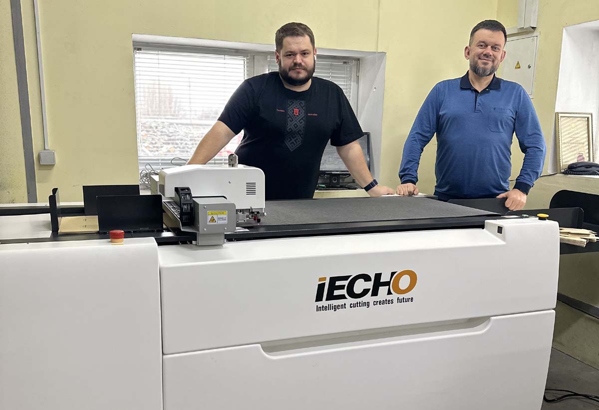 Дніпровська поліграфічна виробнича компанія ATTOLIS поповнює парк обладнання різальною машиною iECHO PK0705 Plus Дніпровська поліграфічна виробнича компанія ATTOLIS поповнює парк обладнання різальною машиною iECHO PK0705 Plus